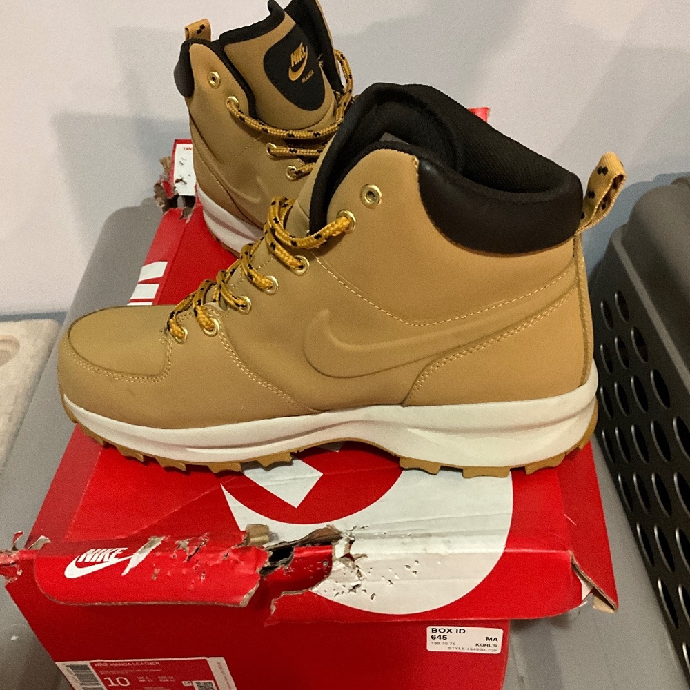 Men’s Nike Manoa Leather